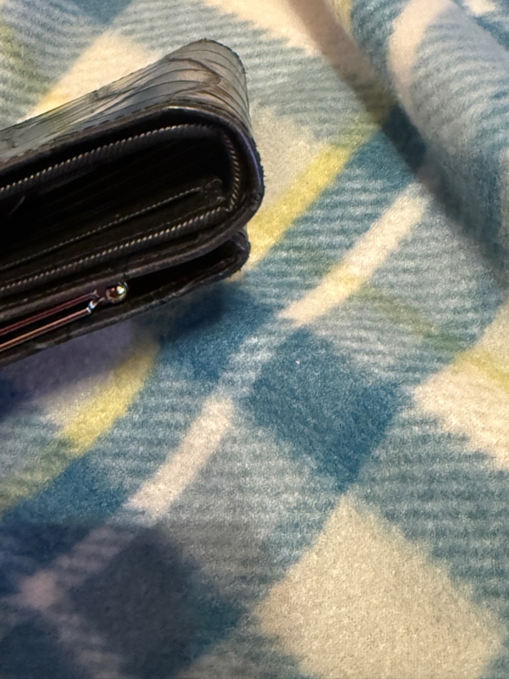 Dooney and Bourke credit card wallet - Picture 7 of 9